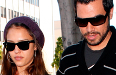 Jessica Alba de compras con su esposo Cash Warren