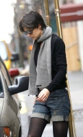 katie holmes leggins ny.thumbnail