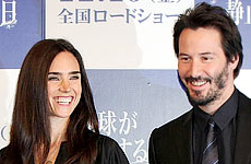 Keanu sonrie en Tokyo por The Day The Earth Stood Still