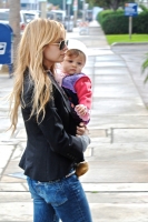 nicole richie and harlow 02.thumbnail