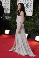 angelina jolie arrives at the 66th annual golden globe awards 04 129806.thumbnail