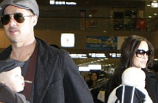 OMG!! OMG!! Brangelina y los babies en Japon!!!!