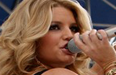 Jessica Simpson mas grande que nunca… literalmente