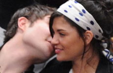 Gossip Girl Ed Westwick besando a Jessica Szohr (Vanessa)