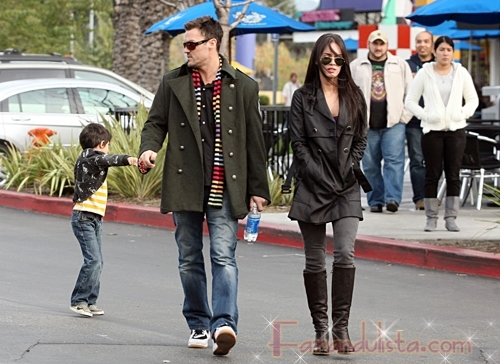 Megan Fox y Brian Austin Green pasean con su hijo