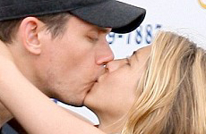 Que esta mal en esta foto? Jennifer Aniston y John Mayer