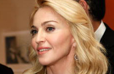 Madonna luce realmente joven en la fiesta de Vanity Fair