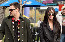 Megan Fox y Brian Austin Green pasean con su hijo