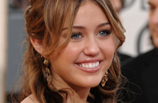 A Miley Cyrus le prohiben mudarse de casa hasta los 18