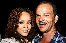El padre de Rihanna habla sobre el incidente con Chris Brown