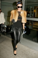 victoria beckham jfk airport 01.thumbnail