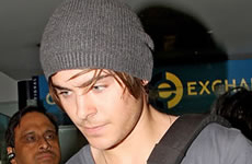 Zac Efron habla de su primer beso – Bites and Gossip Links!