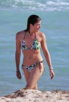 Selma Blair en bikini con su novio en un romantico dia de Playa