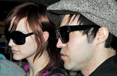 Aww… Ashlee Simpson y Pete Wentz con baby Bronx Mowgli