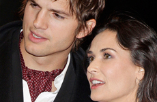 LOL Ashton Kutcher publica foto de Demi Moore en bikini…