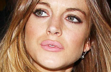 La policia busca a Lindsay Lohan – Bites & Gossip Links!