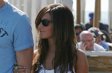 Ashley Tisdale y su nuevo novio Scott Speer