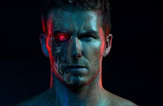 Beckham posa como Terminator – Links and Gossip bites!