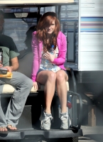 Ashlee Simpson y Bronx en el set de Melrose Place