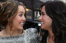 Miley y Demi en la premier de Hannah Montana en Londres