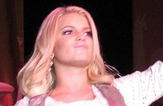 Jessica Simpson cree que se ve sexy… OMG! Gossip Links!