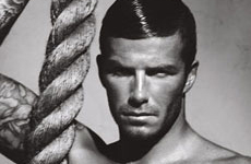 David Beckham se quita casi todo para Armani