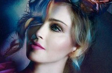 Madonna luce increible para Louis Vuitton