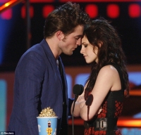 mtvma pattinson stewart best kiss.thumbnail