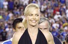 Charlize Theron en el 2009 World Football Challenge!