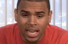 Chris Brown se disculpa por haber golpeado a Rihanna