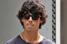 Joe Jonas comprando en Soho
