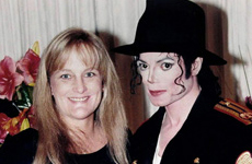 Debbie Rowe niega haber cedido la custodia de sus hijos