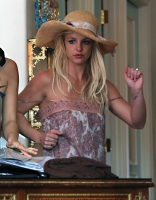 fp 3396266 spears britney fp6 081109.thumbnail