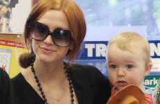 Ashlee Simpson y Pete Wentz lucen felices con baby Bronx