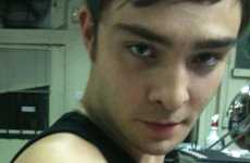 Gosh! Ed Westwick muestra sus tatuajes… wt…?