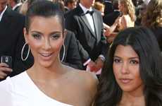 Kim y Kourtney Kardashian en los Emmy’s 2009