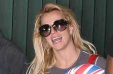 Britney Spears feliz pero no comprometida