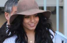 Vanessa Hudgens saliendo de un foto studio en Santa Monica