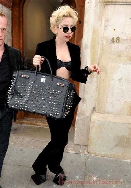 Lady Gaga y sus zapatos cree que la persiguen fantasmas