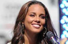 Alicia Keys se cae en el escenario del Essence Music Festival