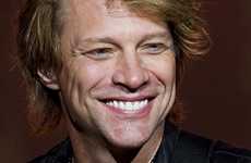Jon Bon Jovi se lesiona durante concierto en New Jersey