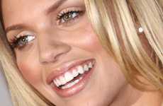 AnnaLynne McCord expuesta en FaceBook