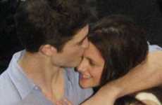 Robert Pattison & Kristen Stewart besandose| Rob and Kristen kissing!|