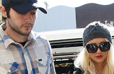 Christina Aguilera con su ex, su hijo y su novio… en la misma casa – WHAT?