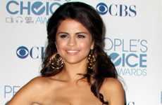 Foto de Selena Gomez Topless es falsa FAKE!! PHOTOSHOP!!