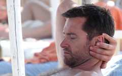 Hugh Jackman en la playa de St. Tropez… Yummy!!!