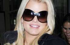 Jessica Simpson dara a luz con unos tacones YSL