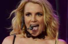 Britney Spears y su anillo - Gossip enlatados!!