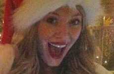 Hilary Duff y su baby bump les desean Happy Holidays!