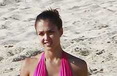 Jessica Alba muestra su cuerpo post embarazo en bikini